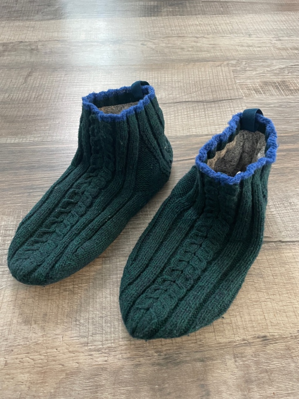 Bombas Dark Green Cable Knit Slipper Socks with Blue Trim